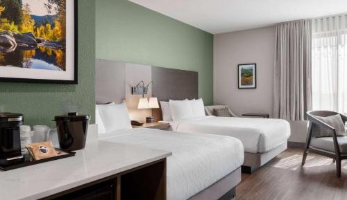 2 Queen Beds, Standard Room, Bathtub