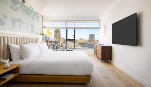 One-Bedroom Signature King Suite