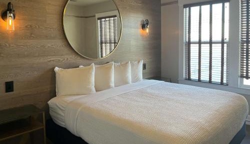 King Room - Non-Smoking