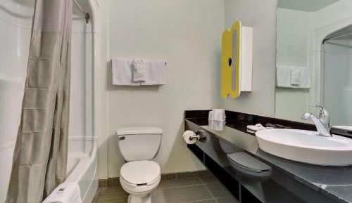 1 King Bed |Near San Carlos Airport