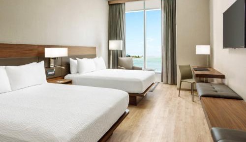 Queen Room with Two Queen Beds, Bay View and Bathtub - Mobility Access/Hearing Accessible