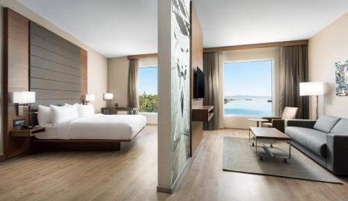 King Suite with Bay View and Sofa Bed - Hearing Accessible
