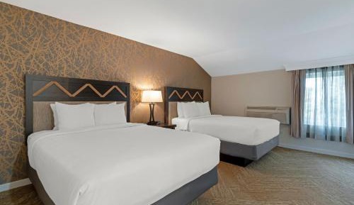 One-Bedroom Queen Suite with Two Queen Beds and Sofa Bed - Non-Smoking
