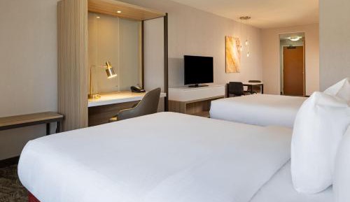 Larger Queen Suite with Two Queen Beds and Sofa Bed - Hearing Accessible