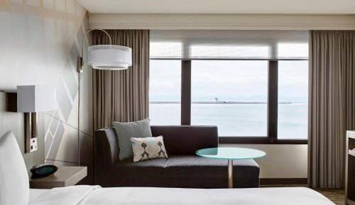 M Club Room with Club Lounge Access One King