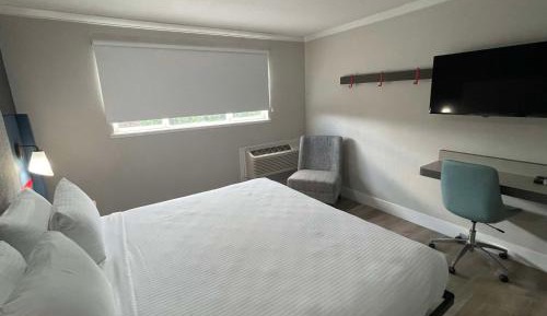 Queen Suite with Two Queen Beds and Full Kitchen - Non-Smoking