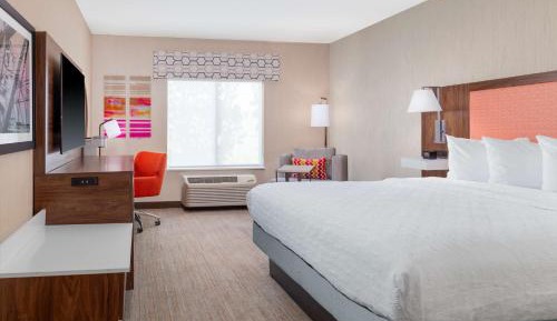 Non-Smoking King Room with Microwave and Refrigerator