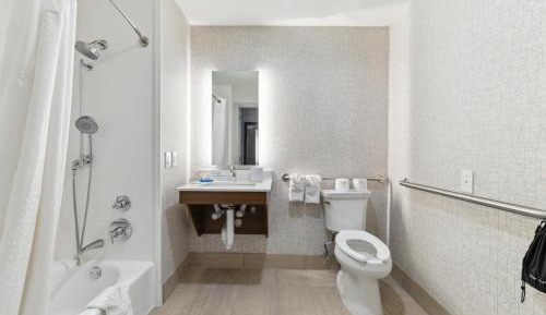 Standard King Room with Mobility Accessible Tub