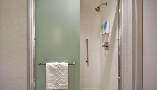 One-Bedroom King Suite - Non-Smoking