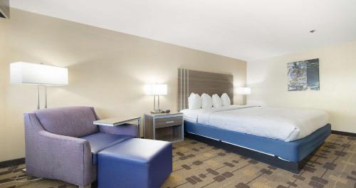 King Room with Fireplace - Second Floor/Stair Access Only/Non-Smoking
