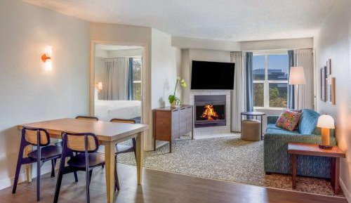 Bay View Two Bedroom Suite Queen in Each