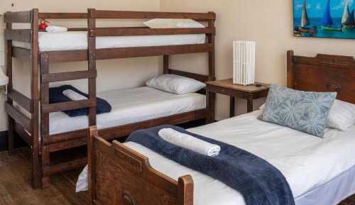 Single Bed in Mixed Dormitory Room