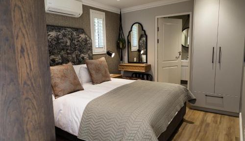 Deluxe Queen Room