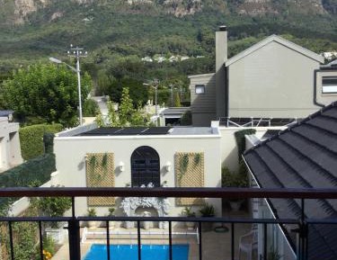 Apartment with Mountain View