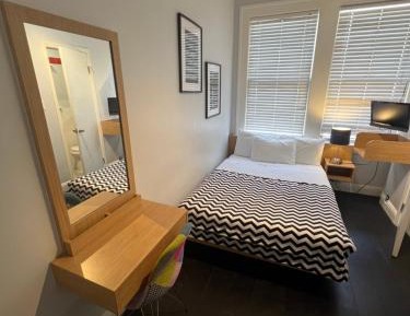 Compact Solo Room