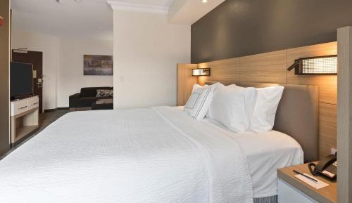 King Suite with Tub - Mobility/Hearing Accessible