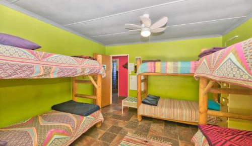 Bed in 6-Bed Mixed Dormitory Room Shared Bathroom - Seabreeze