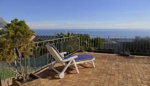 Apartment with Balcony and Sea View
