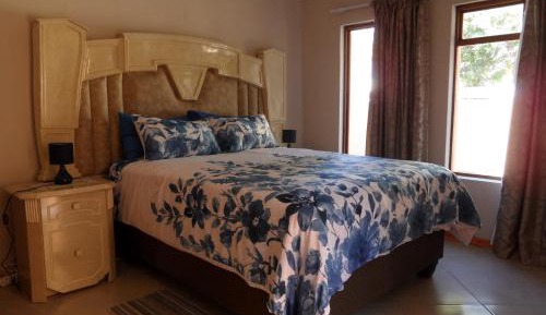 Deluxe Queen Suite