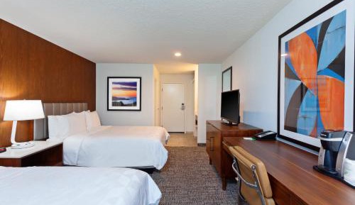 Queen Room with Two Queen Beds - Disability Access Hearing Accessible - Roll-In Shower