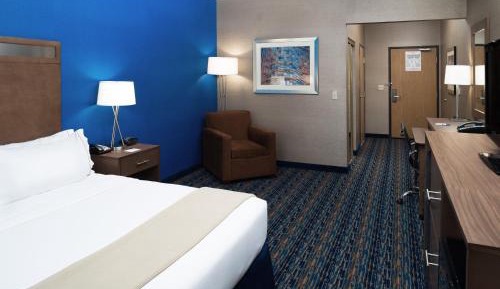 Standard King Room with Roll-In Shower - Mobility Access