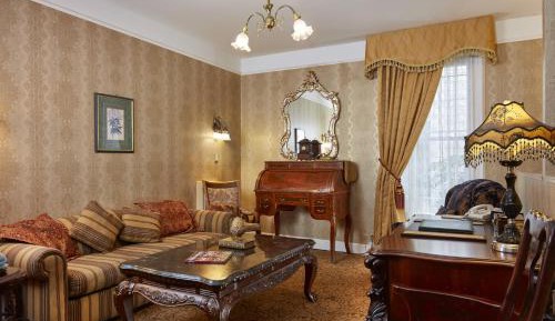 Royal Family Suite