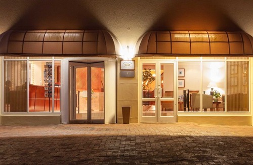 Lagoon Beach Hotel | Cape Town Beachfront Apartments at Leisure Bay