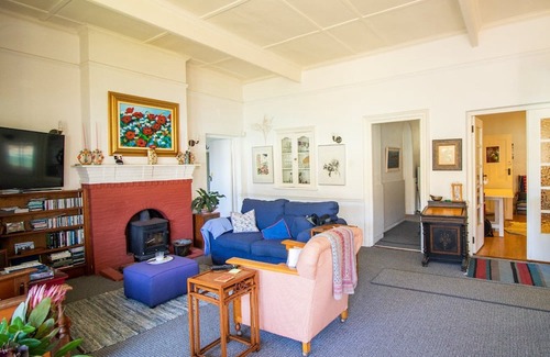 Fish Hoek House | Heritage home in Cape Town on the ocean in Fish Hoek with Jacuzzi and garden
