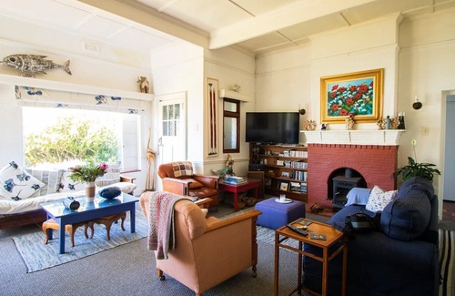 Fish Hoek House | Heritage home in Cape Town on the ocean in Fish Hoek with Jacuzzi and garden