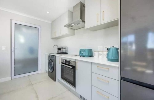 Kommetjie House | Thalassophile Beach House [8-sleeper]