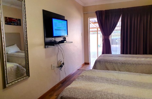 Mahikeng Hotel | Double Room in Cosy Guesthouse, One of The Select Guesthouses in Mahikeng