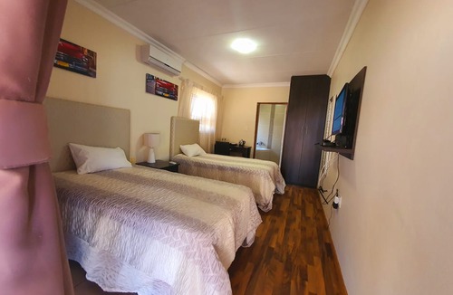 Mahikeng Hotel | Tenacity Mafikeng Guesthouse - 7