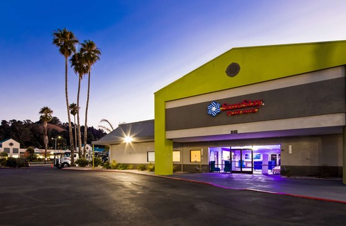 Point Richmond Hotel | SureStay Plus Hotel by Best Western Point Richmond