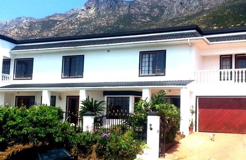 Gordon's Bay Hotel | Helderberg Guesthouse