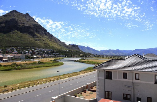 Muizenberg Hotel | The Muize