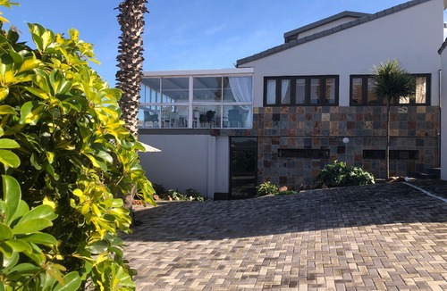 Bluewater Bay Hotel | Le Blue Guesthouse