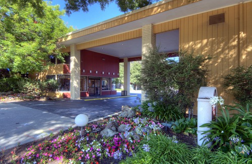 North Whisman Hotel | County Inn