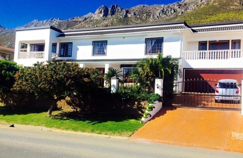 Gordon's Bay Hotel | Helderberg Guesthouse