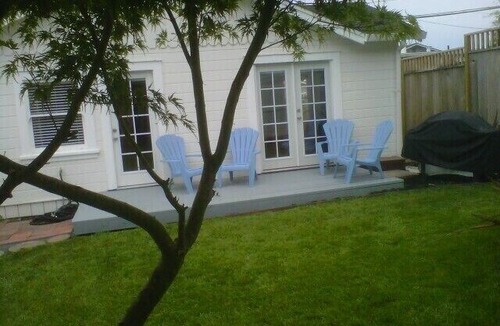 Aptos House | The Cottage at Seacliff - Block and half to the beach