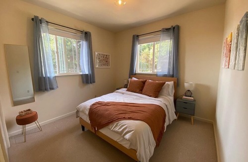 Watsonville House | Magical hilltop 3-bedroom with spectacular views and King Size Bed