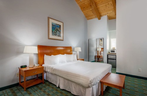 Pacific Grove Hotel | Butterfly Grove Inn