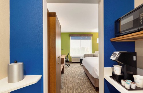 Hayward Hotel | Holiday Inn Express & Suites Hayward - Castro Valley by IHG