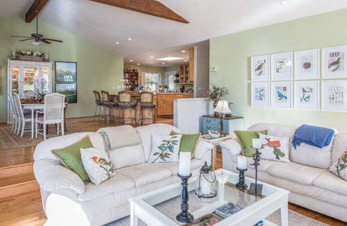 Del Rey Oaks House | 3485 Avalon By The Sea 3 Bedroom Home by Redawning