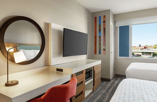 East San Mateo Hotel | Hampton Inn & Suites San Mateo-San Francisco Airport