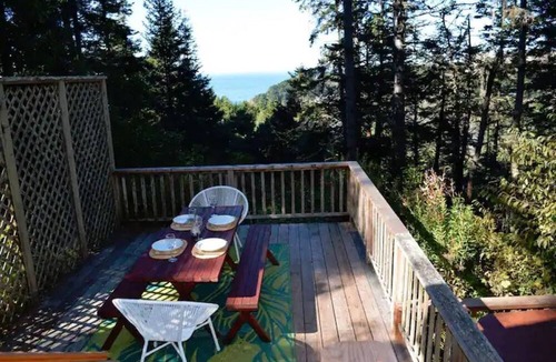 Elk Cabin | Cozy Redwoods Cabin with Ocean Views (+Hot Tub)