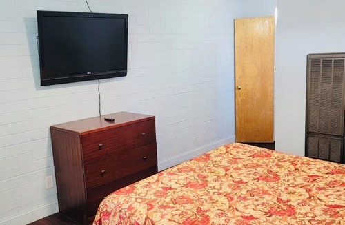 Hollister Hotel | Wiebe Motel