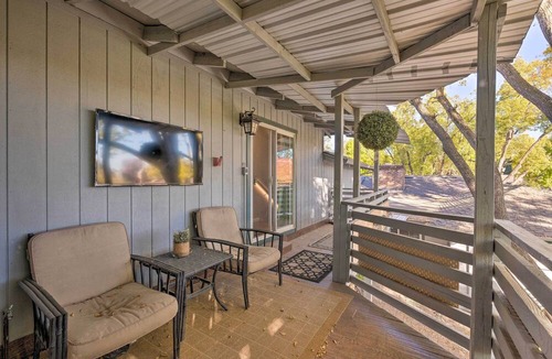 Lodi Apartment | Luxurious Downtown Lodi Apartment in Wine Country!