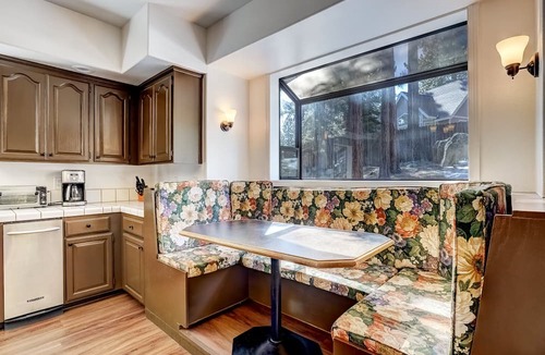 Lower Kingsbury Condo | Mystic Pine -30+ day rental