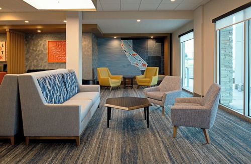 Hollister Hotel | Holiday Inn Express & Suites Hollister by IHG