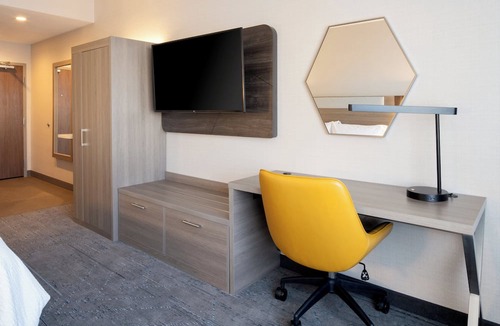 Hollister Hotel | Holiday Inn Express & Suites Hollister by IHG